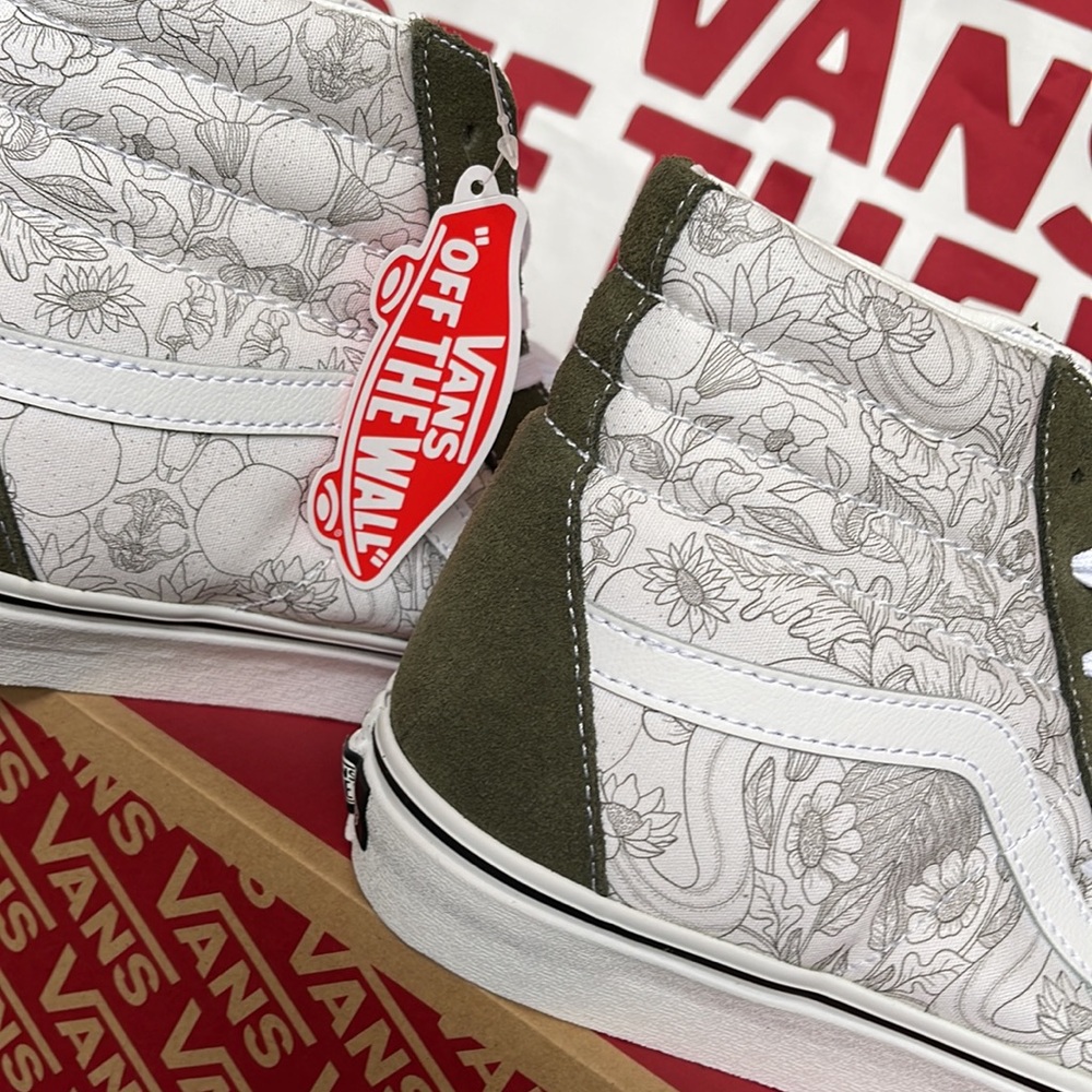 Vans Sk8-Hi
Desert Skulls Grape Leaf/
VN0A32QGRQV
Men’s sneakers - Picture 15 of 16